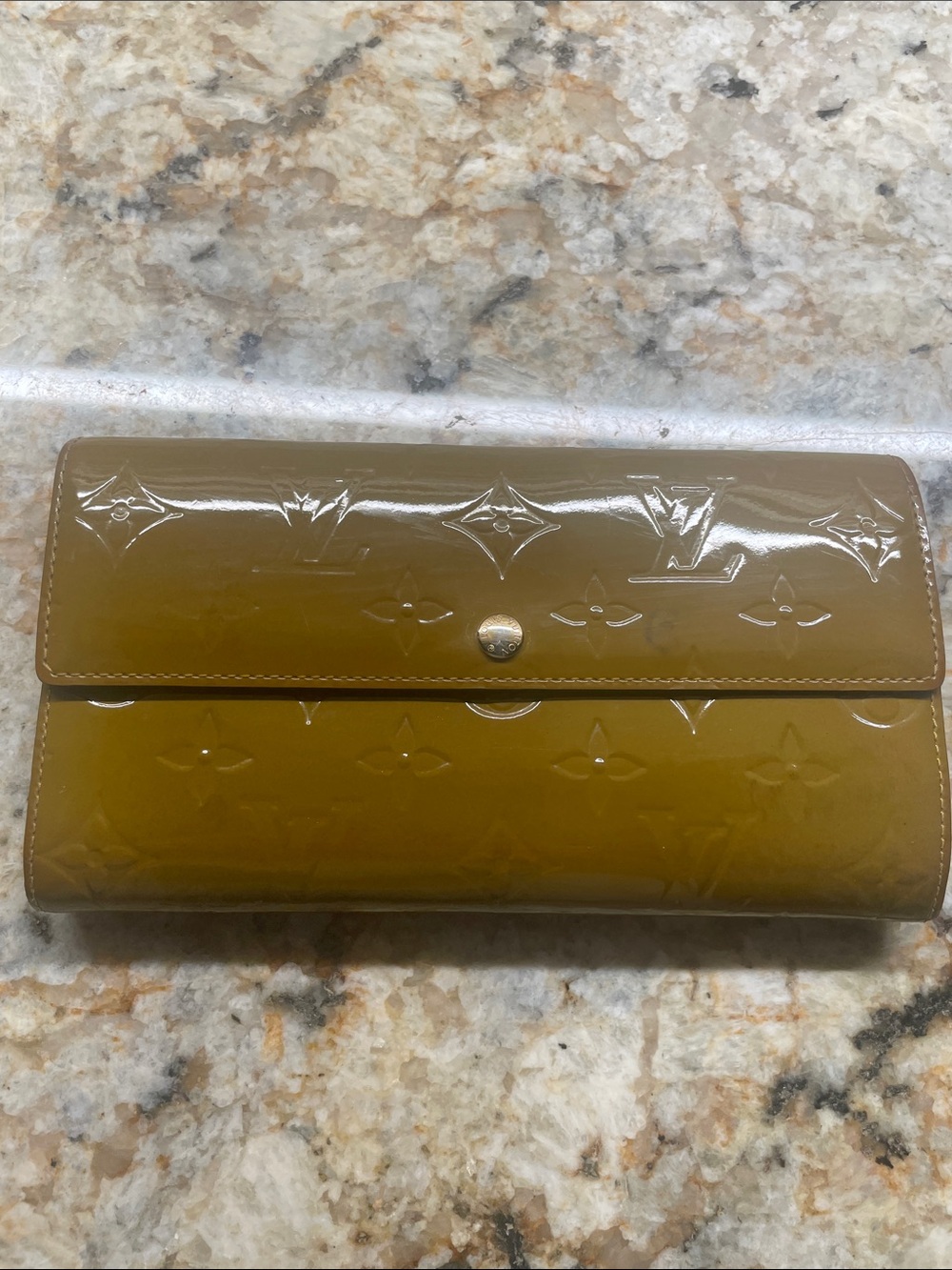 Louis Vuitton Monogram Vernis Sarah Wallet in Noisette